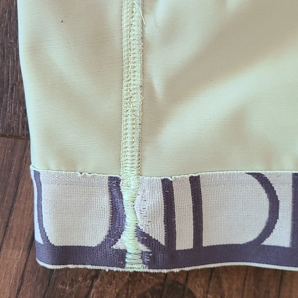 Under Armour Sports Bra - Picture 4 of 4